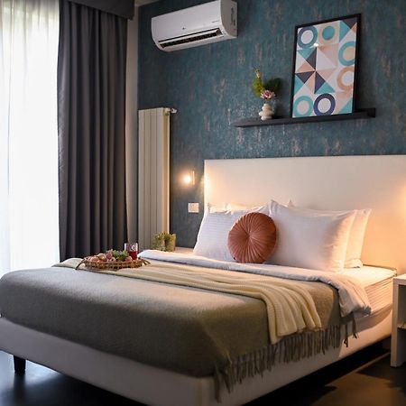 Urban Elegance - Stylish Central Accommodation Bukares Bagian luar foto