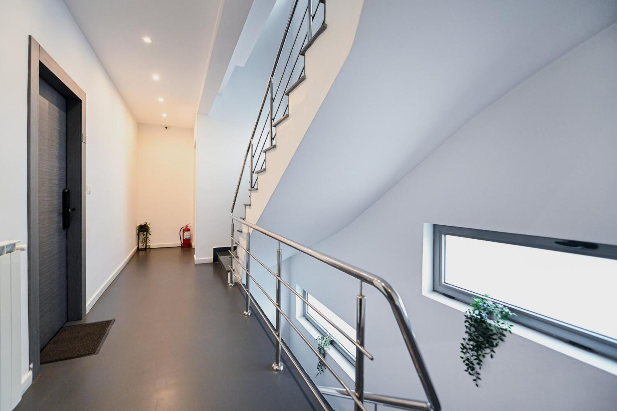 Urban Elegance - Stylish Central Accommodation Bukares Bagian luar foto