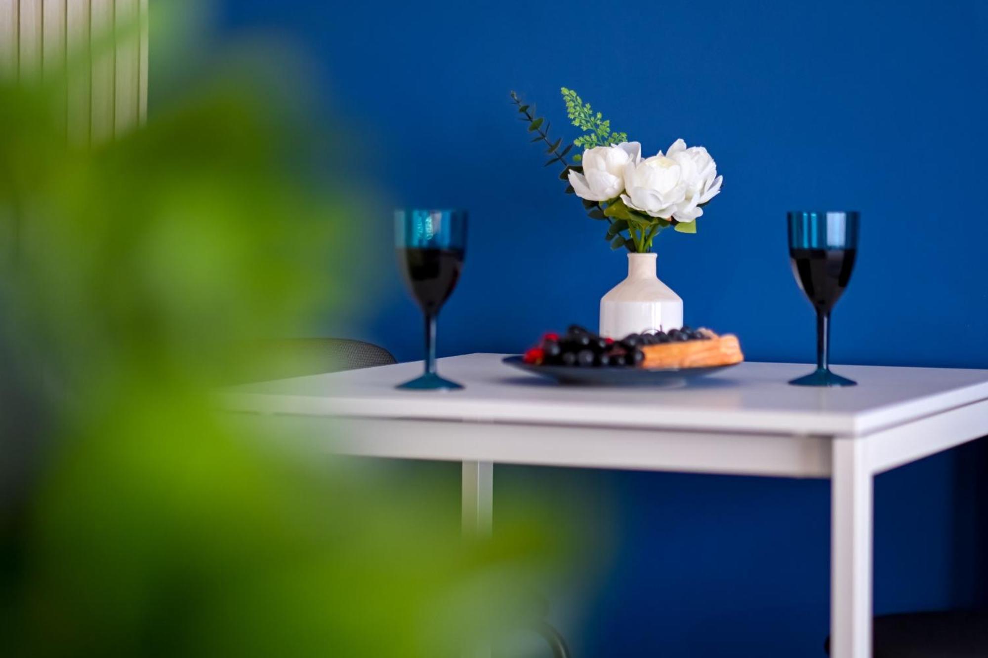 Urban Elegance - Stylish Central Accommodation Bukares Bagian luar foto