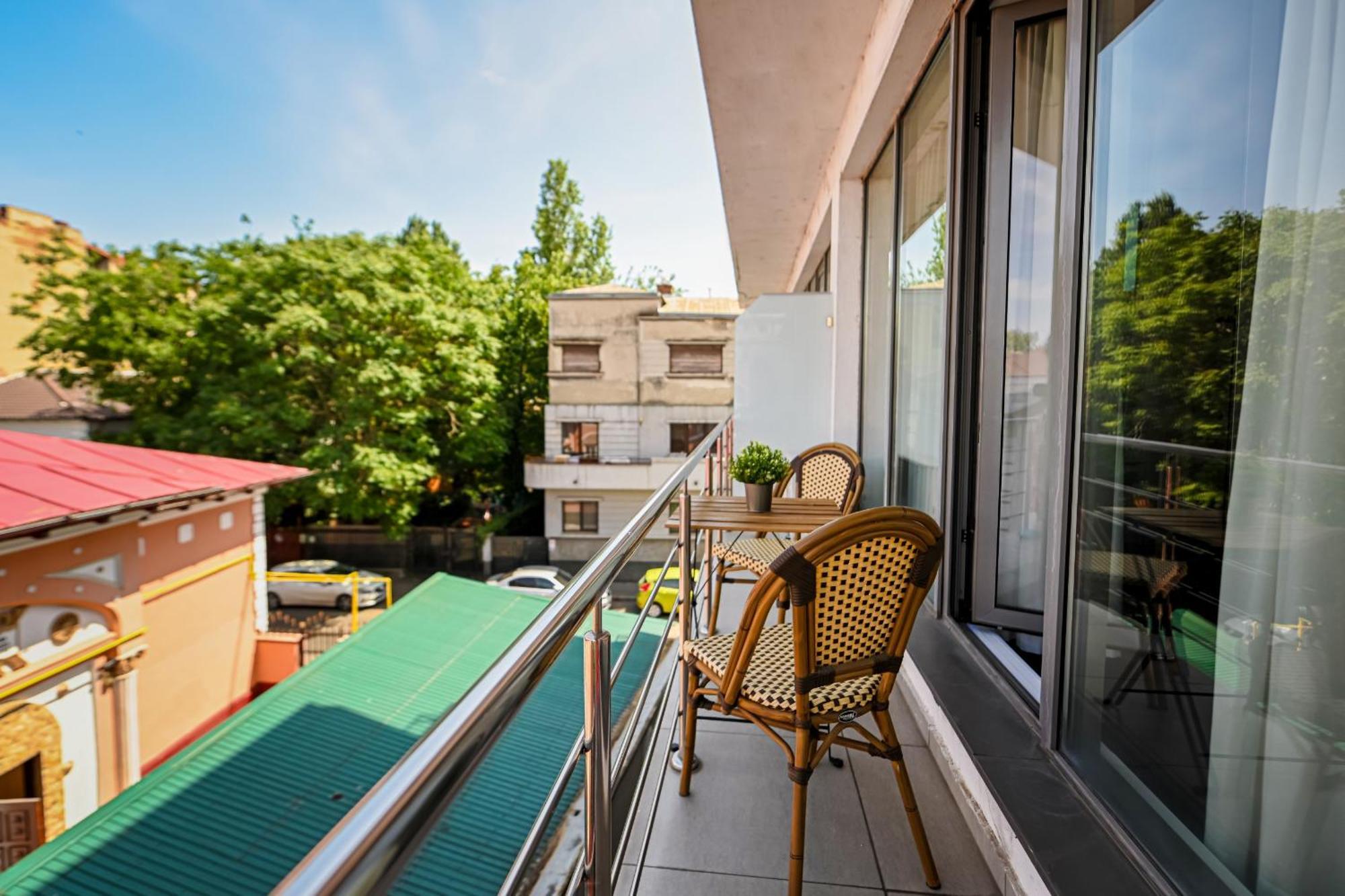 Urban Elegance - Stylish Central Accommodation Bukares Bagian luar foto