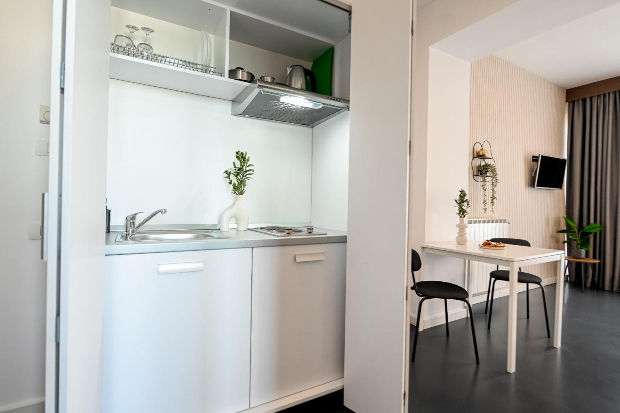 Urban Elegance - Stylish Central Accommodation Bukares Ruang foto