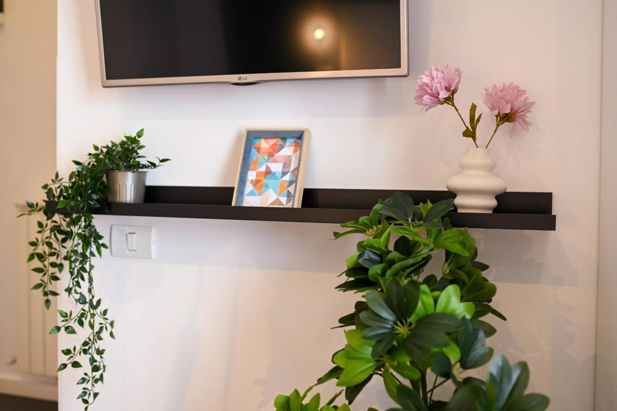 Urban Elegance - Stylish Central Accommodation Bukares Ruang foto