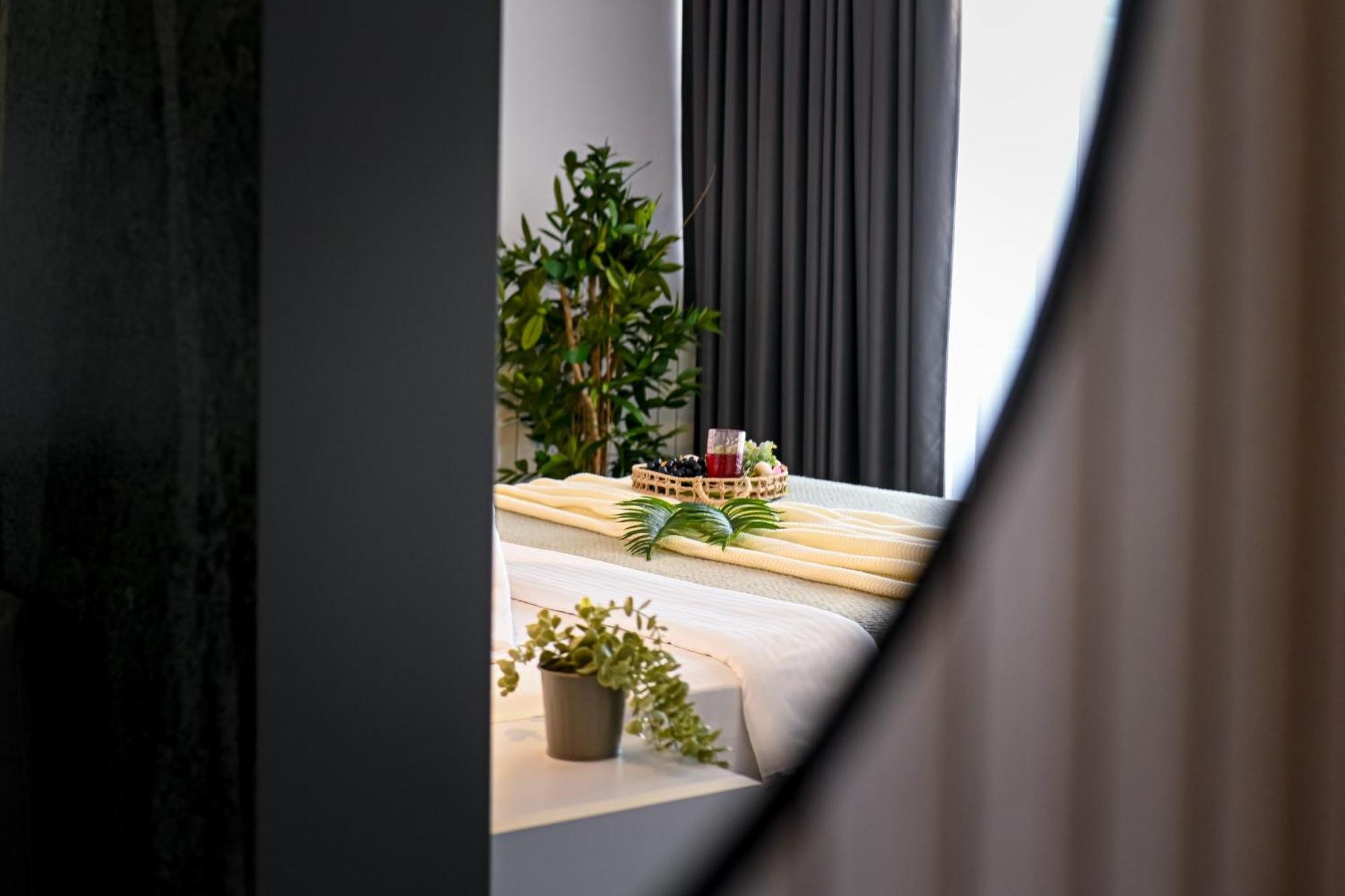 Urban Elegance - Stylish Central Accommodation Bukares Ruang foto
