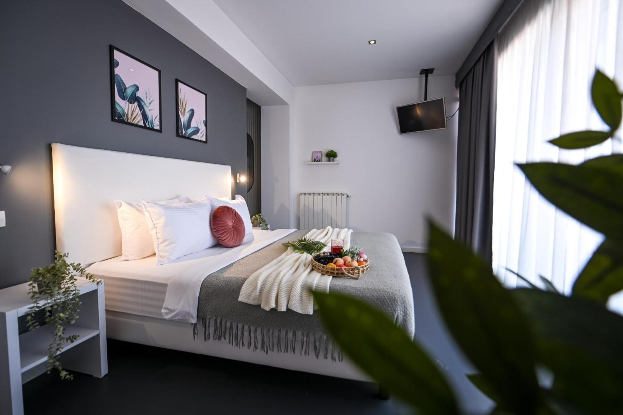 Urban Elegance - Stylish Central Accommodation Bukares Ruang foto