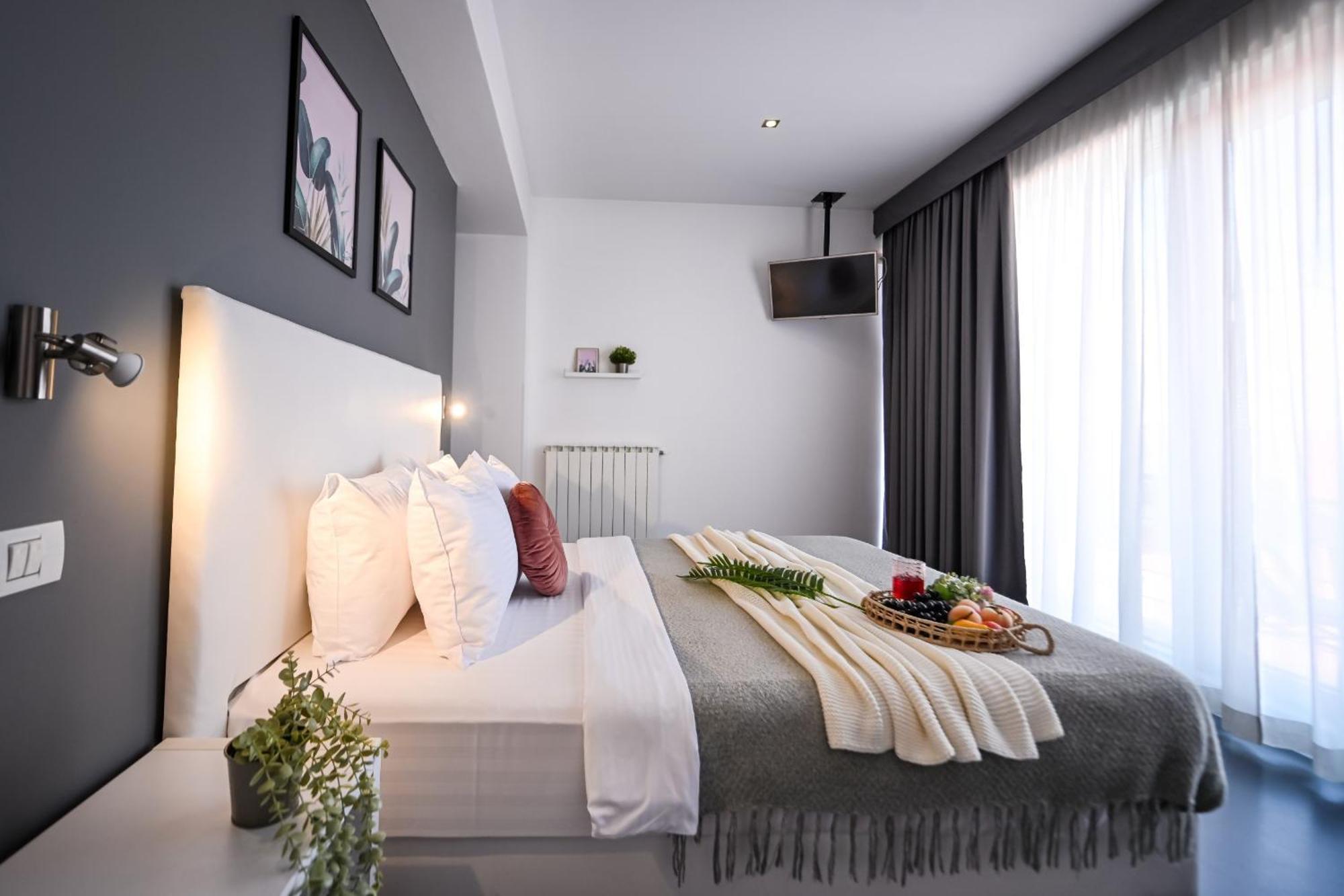 Urban Elegance - Stylish Central Accommodation Bukares Ruang foto