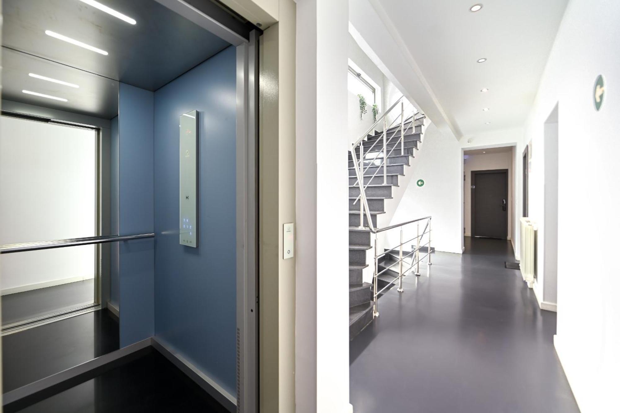 Urban Elegance - Stylish Central Accommodation Bukares Bagian luar foto