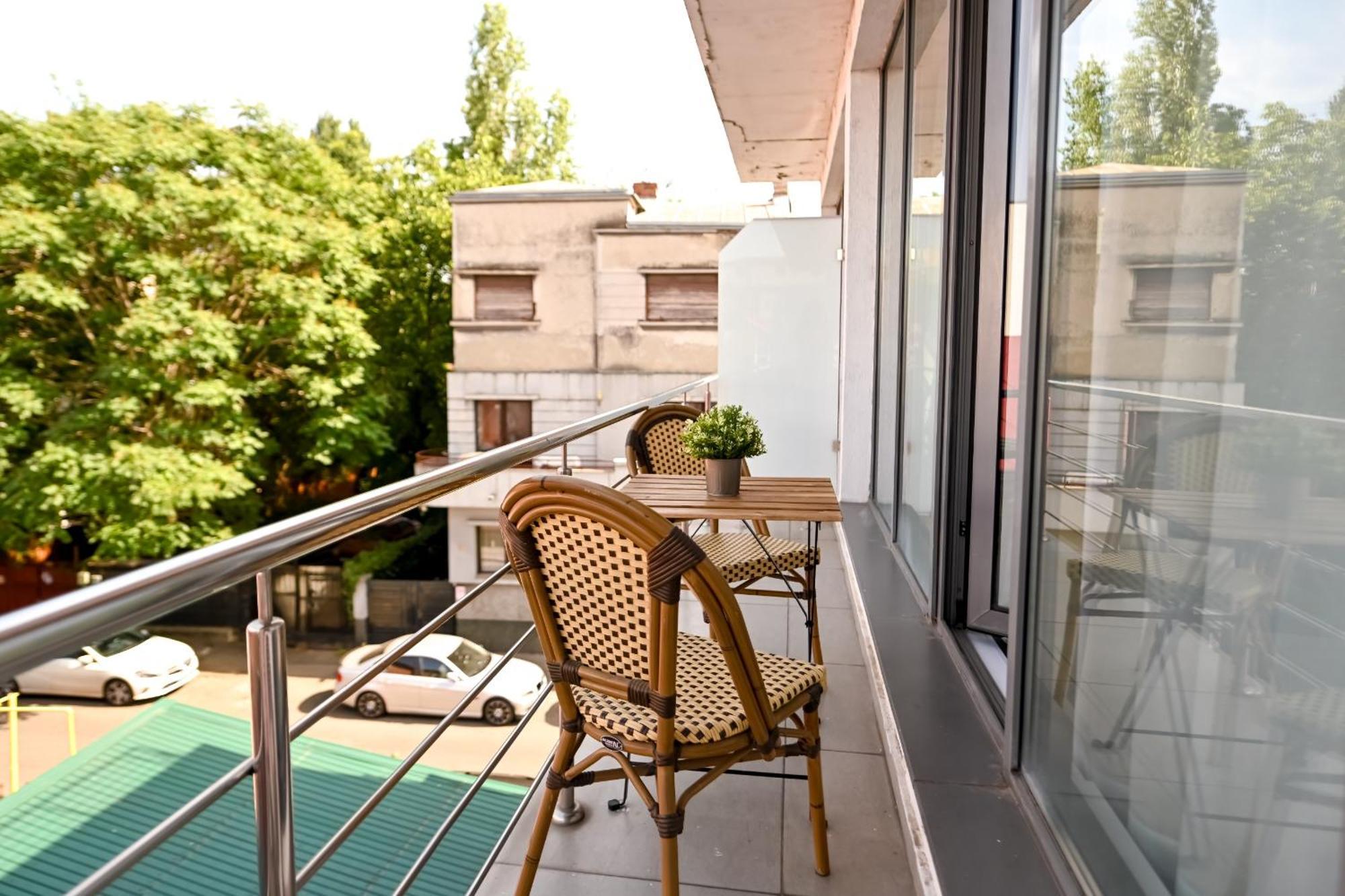 Urban Elegance - Stylish Central Accommodation Bukares Bagian luar foto