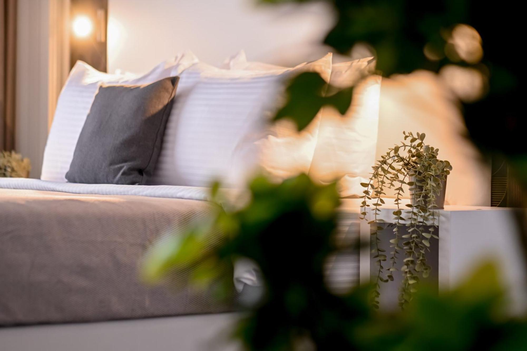 Urban Elegance - Stylish Central Accommodation Bukares Ruang foto