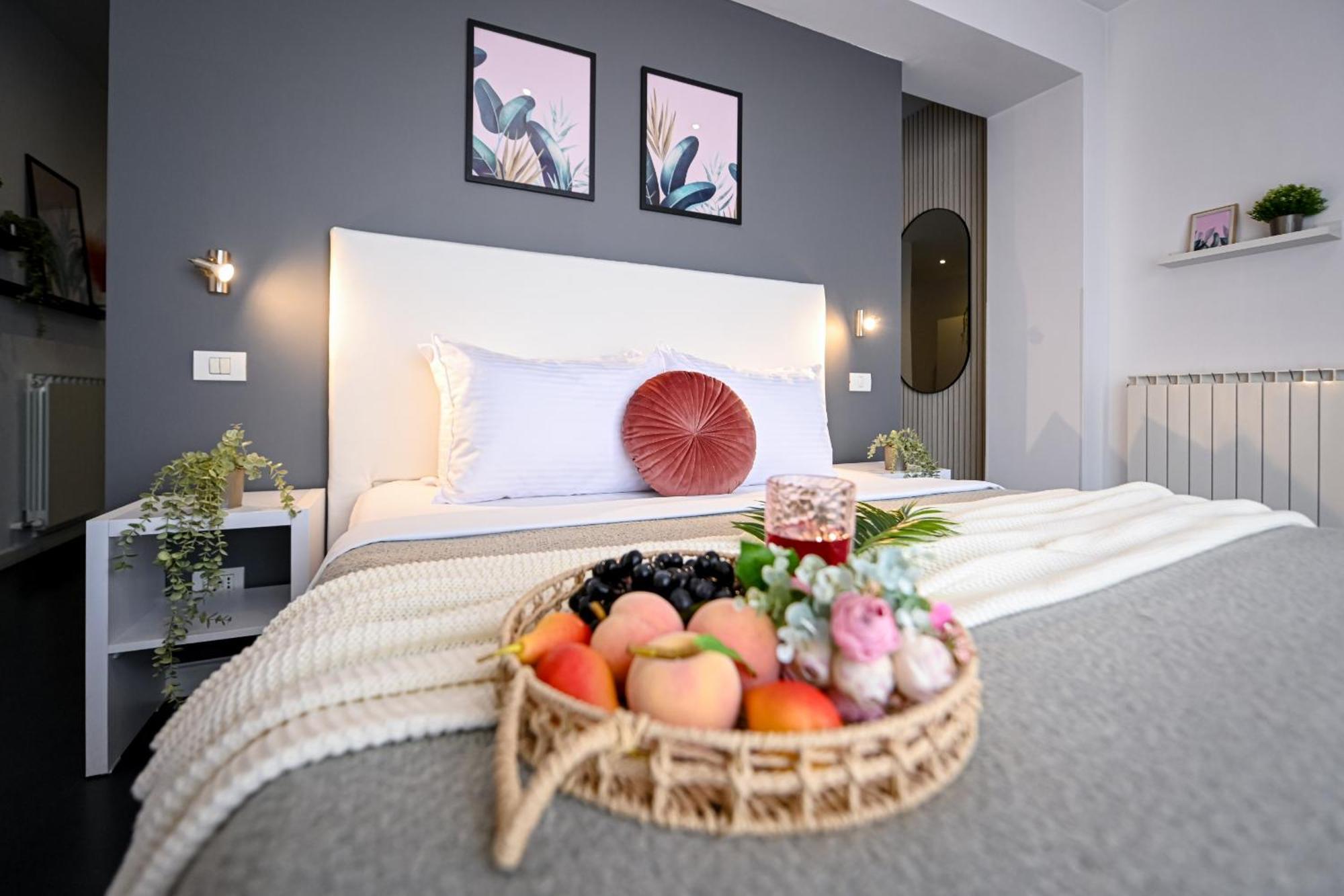 Urban Elegance - Stylish Central Accommodation Bukares Ruang foto