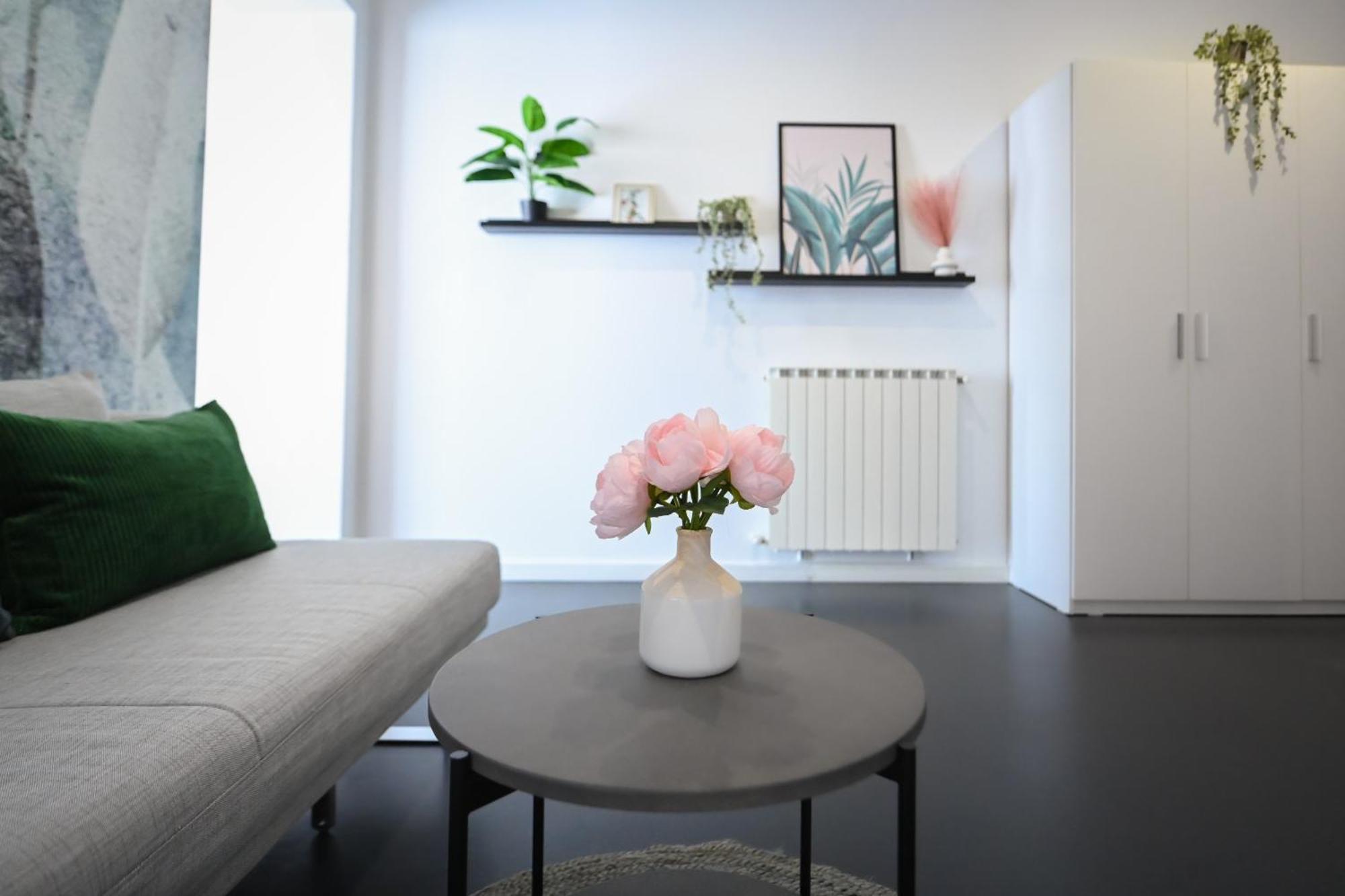 Urban Elegance - Stylish Central Accommodation Bukares Ruang foto
