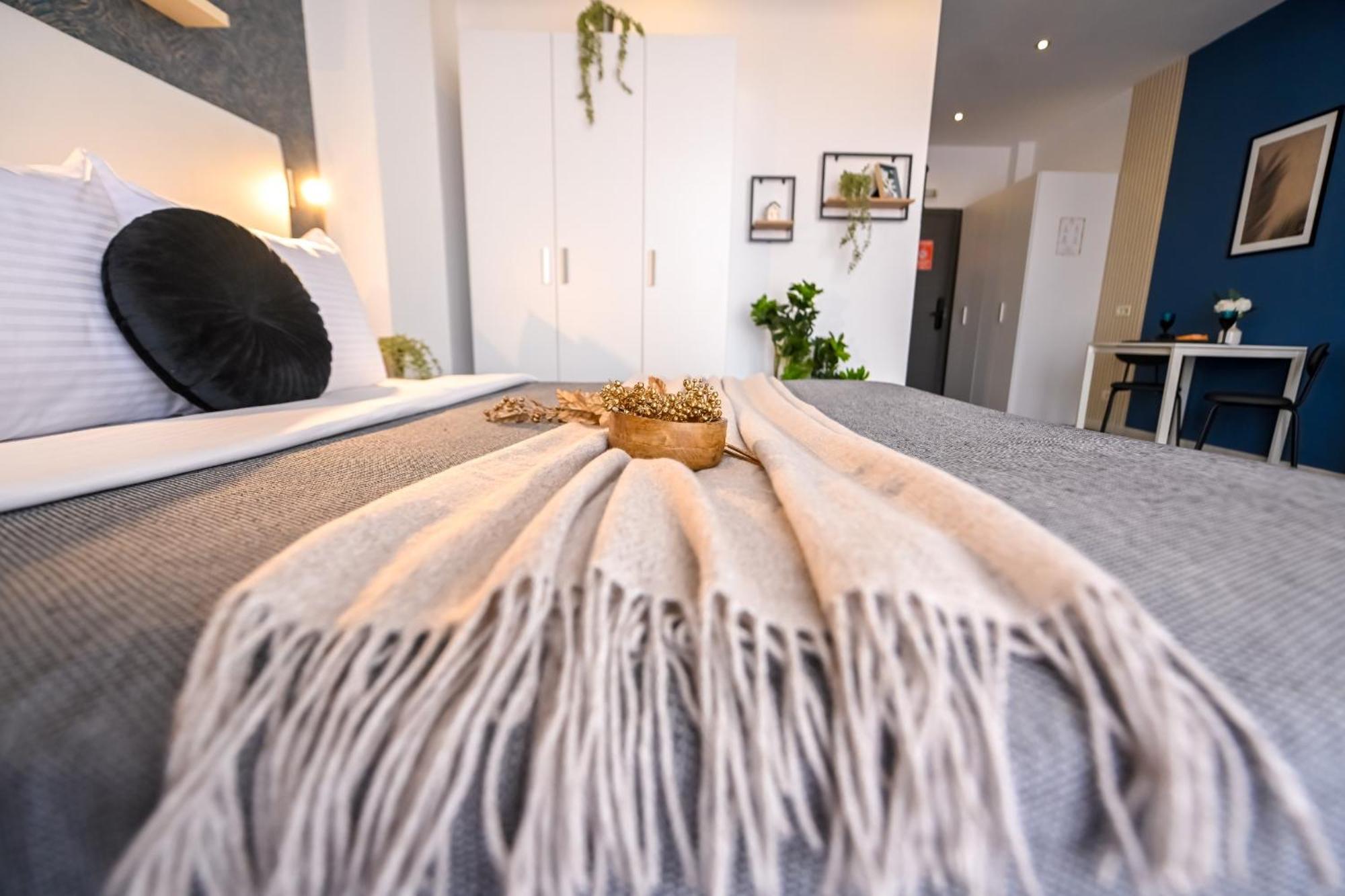 Urban Elegance - Stylish Central Accommodation Bukares Ruang foto