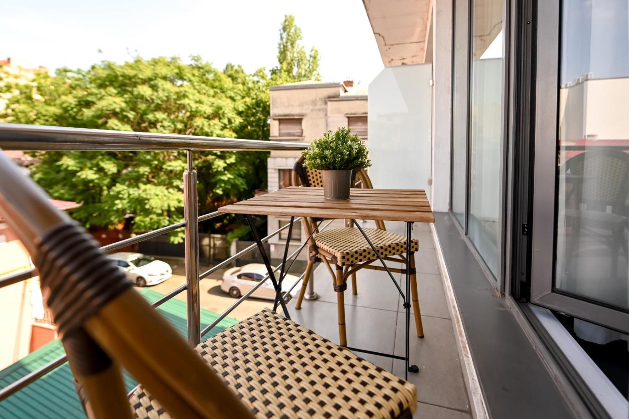 Urban Elegance - Stylish Central Accommodation Bukares Ruang foto